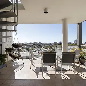 **** Aparthotel Trilogy Residences Australia